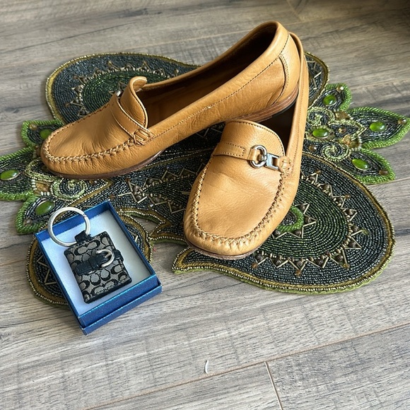 Shoes and free key chain from coach - Picture 2 of 11